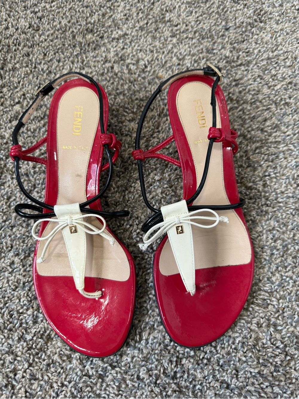 Fendi Red Patent Leather Thong Sandals with White Toe Accent and Black Straps - Picture 1 of 4